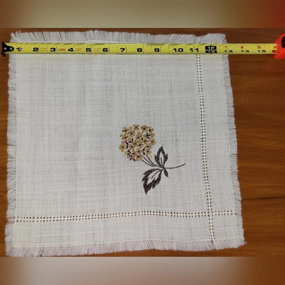 Vintage Handmade Embroidered White With  Yellow Flowers Table Mats lot of 5 - Picture 3 of 11